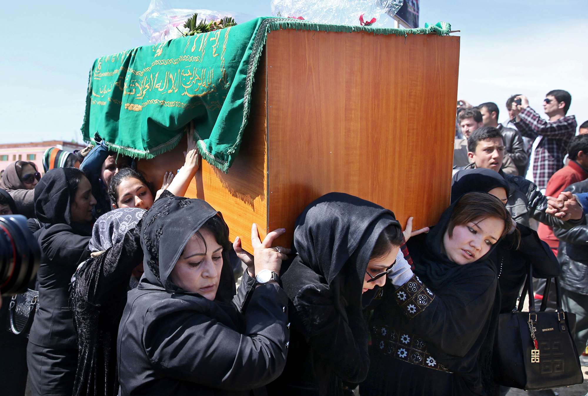 Похорони ислама. Мусульманские поминки одежда. Фархунда из Афганистана.